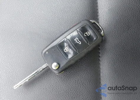 2012 Volkswagen Beetle 2.5L z USA, uszkodzony, nr VIN 3VWJP7AT5CM660700